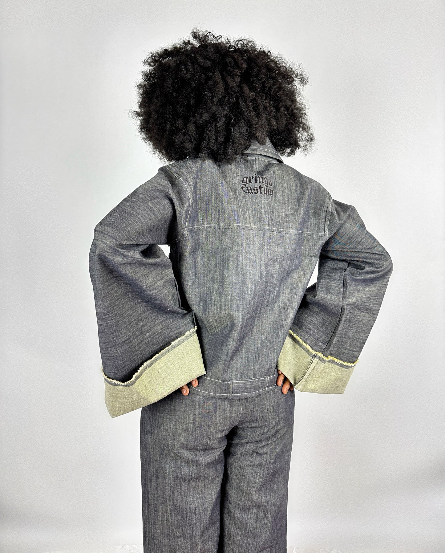Ensemble denim oversize gris anthracite à manches extra larges et revers contrastés
