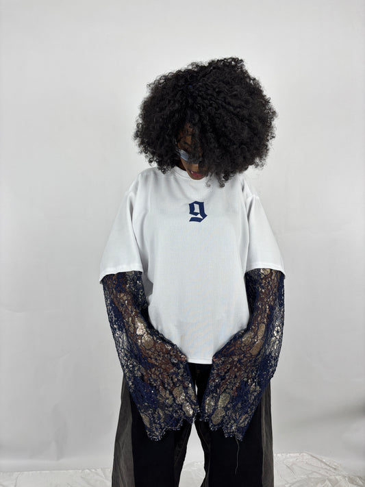 Jersey blanc oversize afro-futuriste – Gringo Custum | Design unisexe en dentelle bleue & or