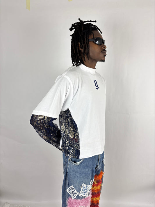 Jersey blanc oversize afro-futuriste – Gringo Custum | Design unisexe en dentelle bleue & or