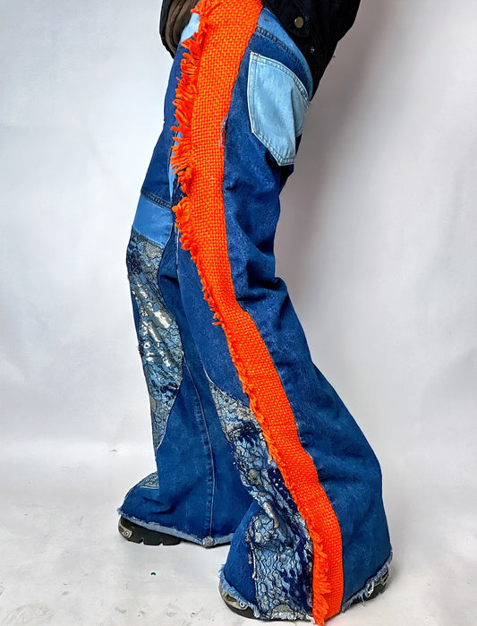 Pantalon Flare Patchwork–Denim Brut, Dentelle Métallisée & Franges Orange